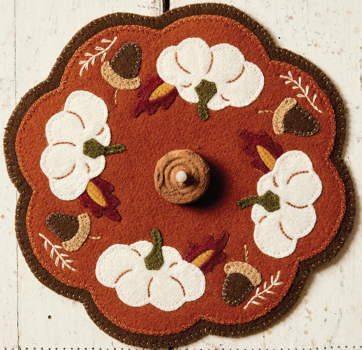 White Pumpkins Scalloped Mat Buttermilk Basin